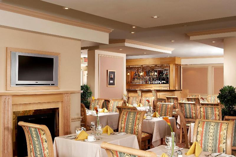 Four Points By Sheraton Toronto Lakeshore المطعم الصورة